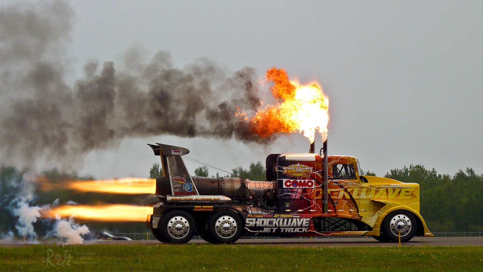 کامیون Shockwave Jet Truck