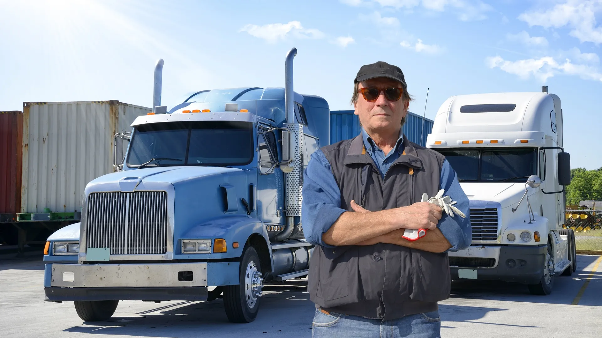 راننده جلوی کامیون