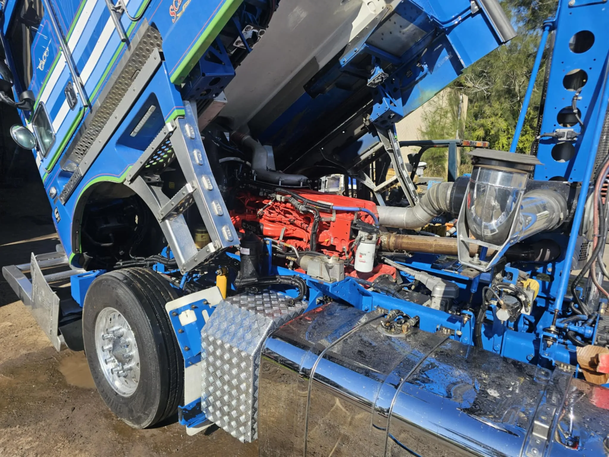 باز کردن موتور کامیون