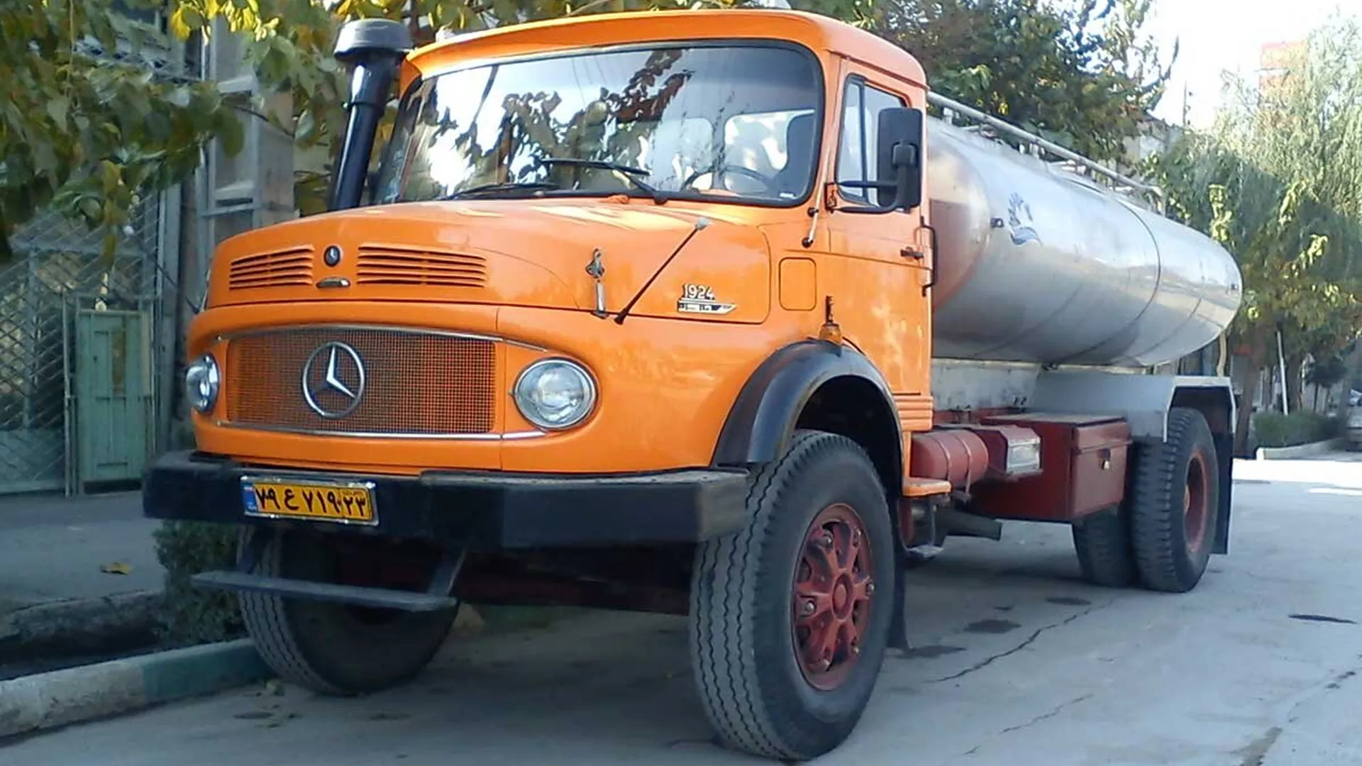 کامیون تک پلاک نارنجی